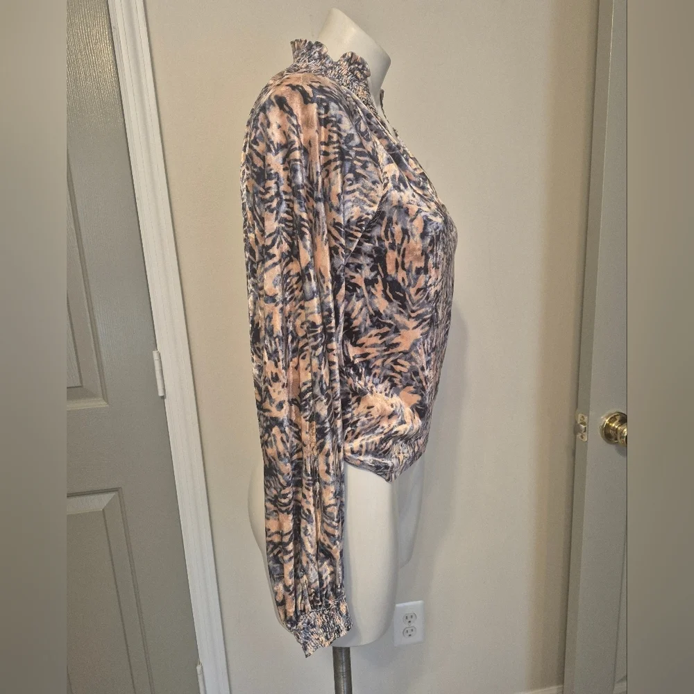 Free People Go Get Em Crushed Velvet Print Balloon Sleeve V-Neckine Blouse(S)